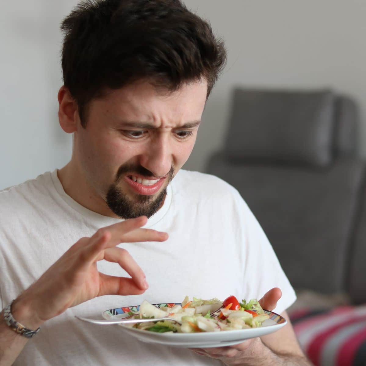 what does it mean when you find hair in your food