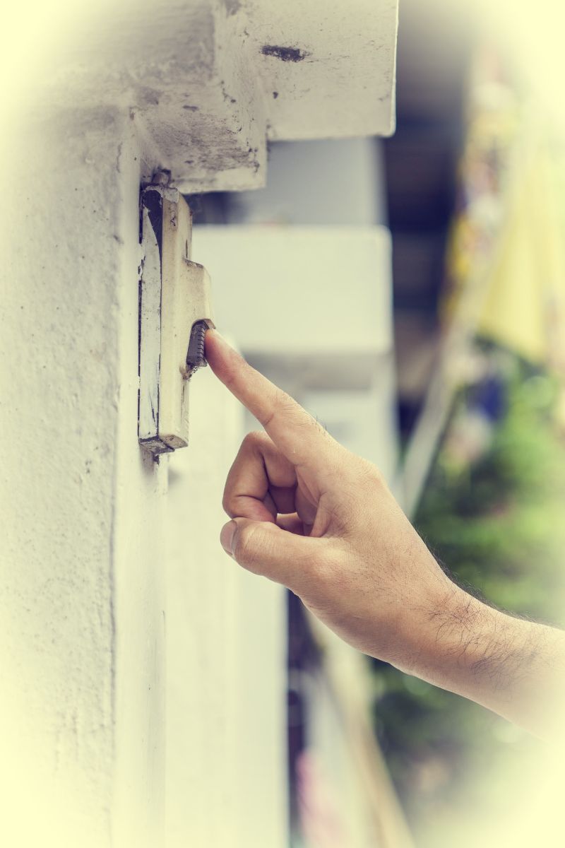 spiritual meaning of hearing a doorbell