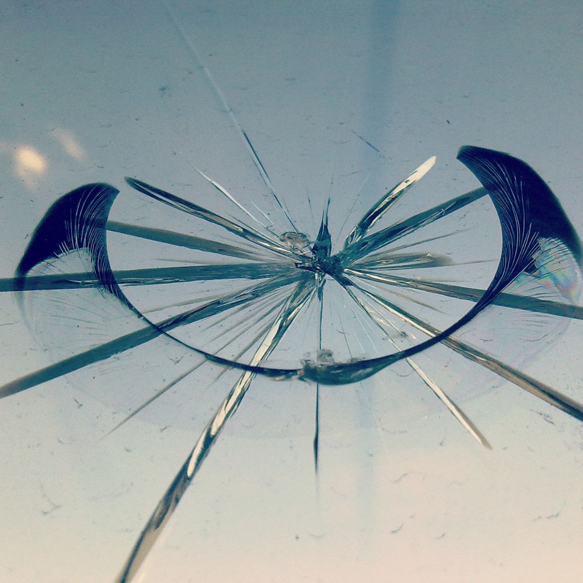 broken glass in house spiritual meanings