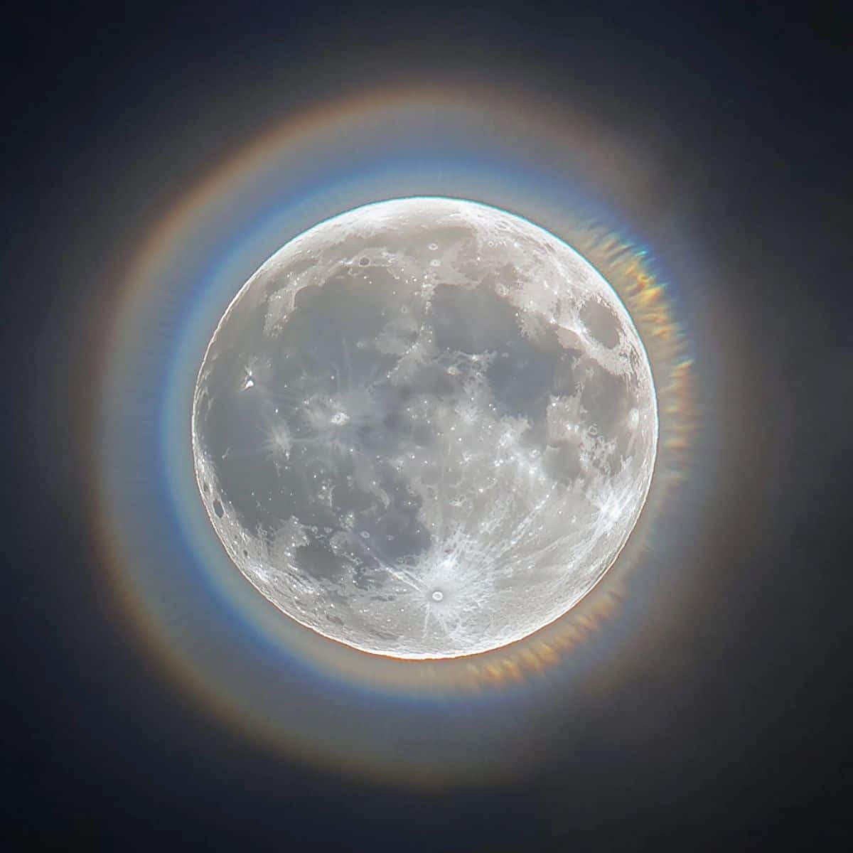 meaning of halo around the moon